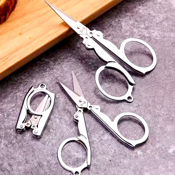 Folding Pocket Scissors - Picture 1 of 4